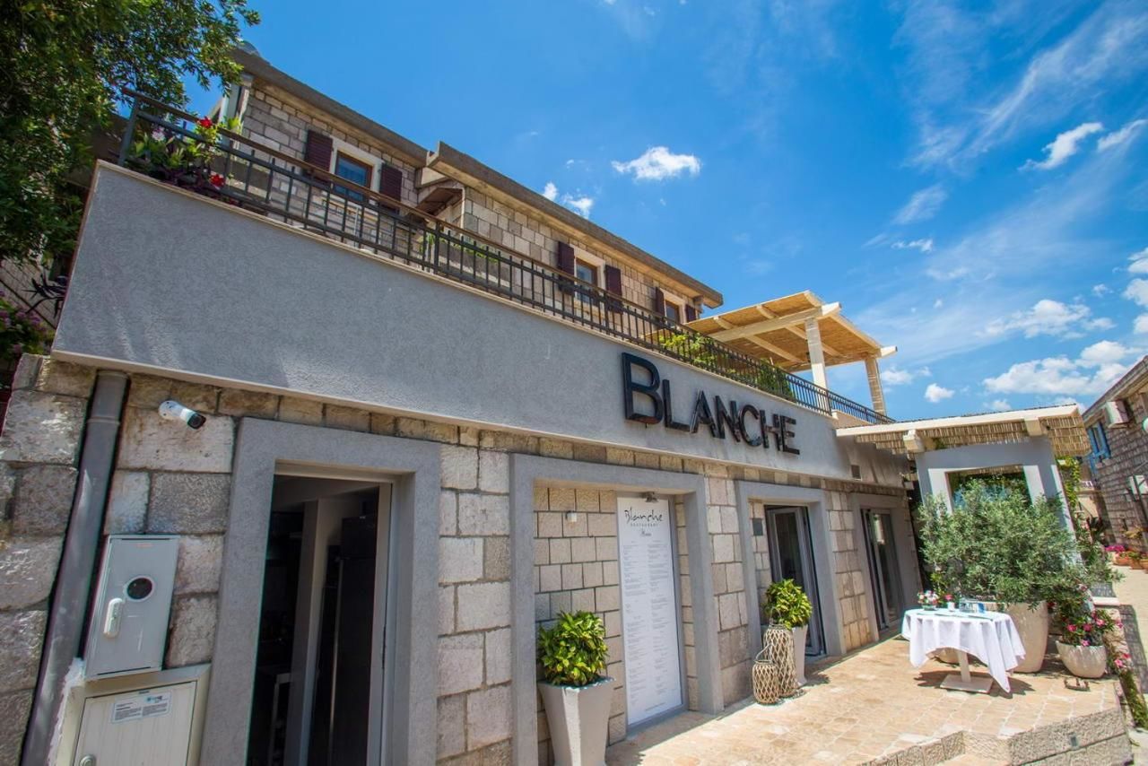 Апартаменты Blanche Cliff Apartments Свети-Стефан