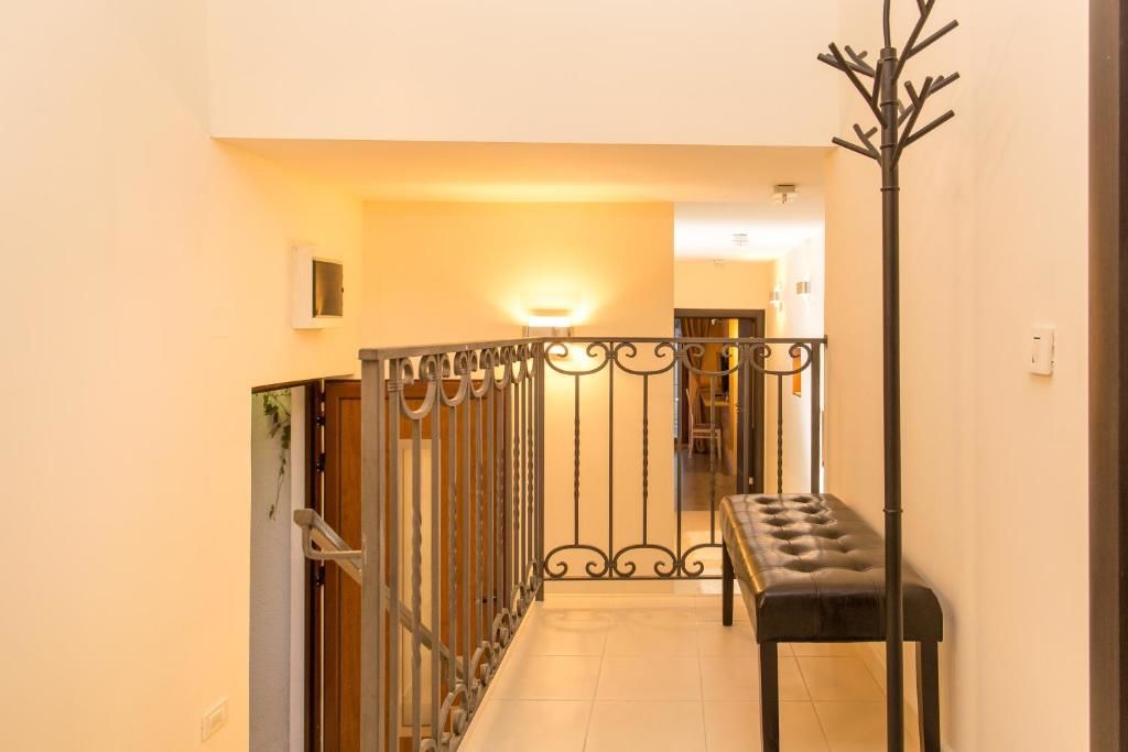 Апартаменты Blanche Cliff Apartments Свети-Стефан