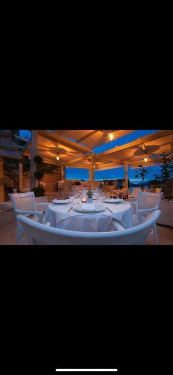 Апартаменты Blanche Cliff Apartments Свети-Стефан